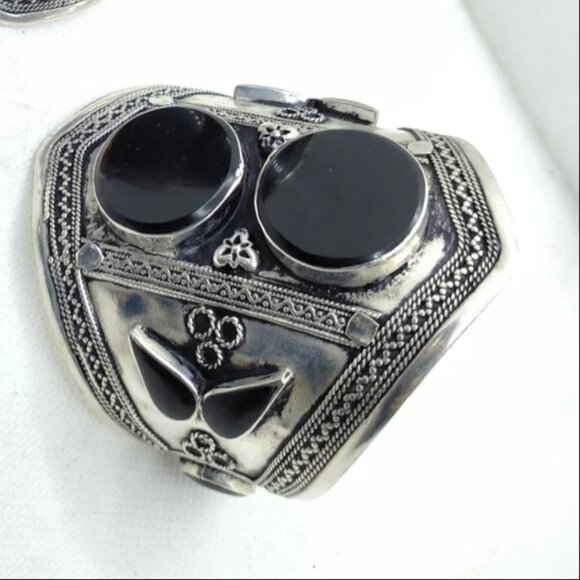 Single Afghan Black Stone Cuff Bracelet Set: Vintage Silver-Tone Boho Jewelry - Picture 7 of 15